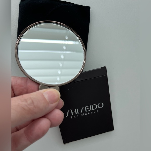 SHISEIDO makeup compact mirror. Total luxury and elegance. Functional daily use. - Picture 3 of 7